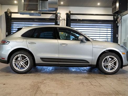 Certified 2025 Porsche Macan AWD/4WD image 10