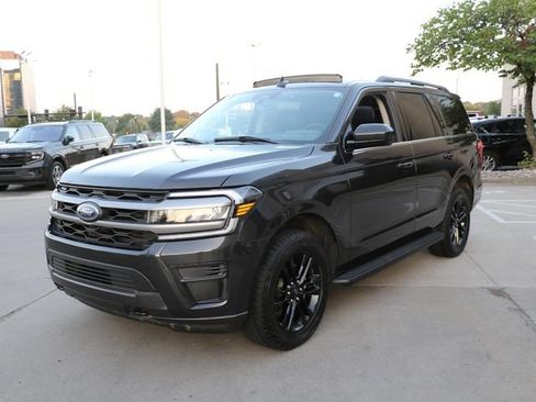 Used 2024 Ford Expedition XLT AWD/4WD image 3
