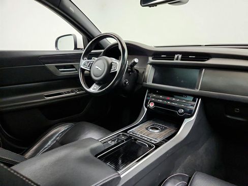 Used 2018 Jaguar XF S AWD/4WD image 24
