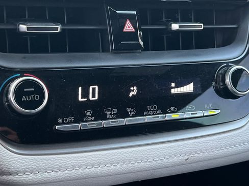 Used 2022 Toyota Corolla SE w/ Carpet Mat Package (TMS) FWD image 20