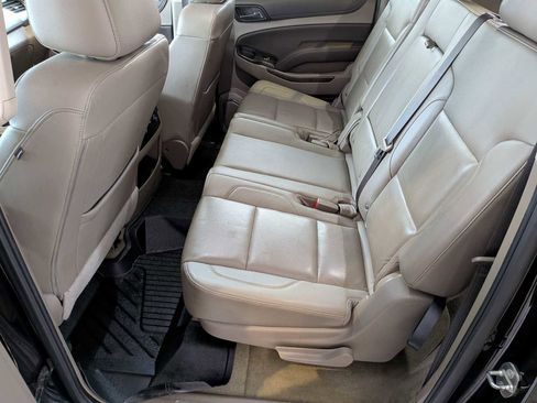 Used 2018 Chevrolet Suburban LT image 18