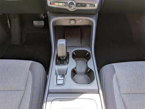 Certified 2025 Volvo XC40 B5 Core image 19