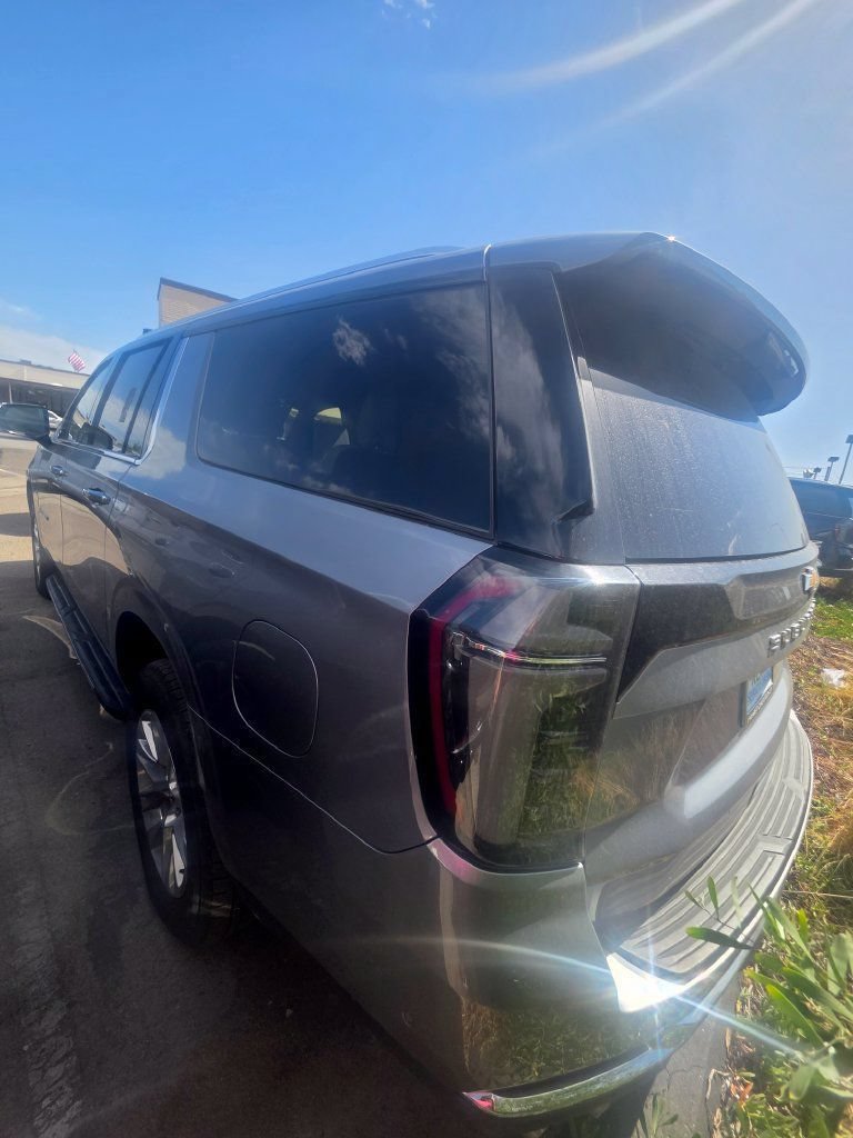 Used 2026 Chevrolet Suburban Premier AWD/4WD image 3