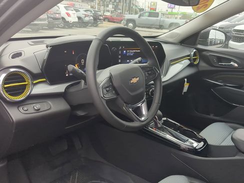 Used 2025 Chevrolet Trax LT w/ Driver Confidence Package image 10