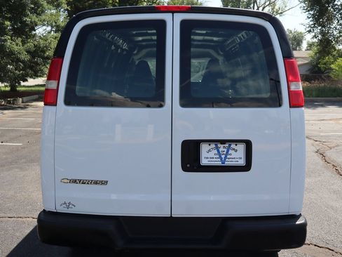 Used 2018 Chevrolet Express 2500 Extended RWD image 6