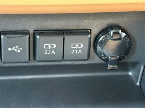 Certified 2021 Toyota Highlander Platinum AWD/4WD image 31