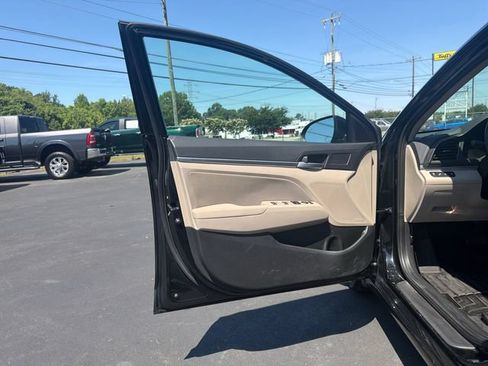Used 2020 Hyundai Elantra SEL FWD image 22