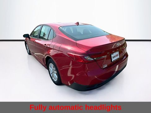 Used 2025 Toyota Camry LE image 7