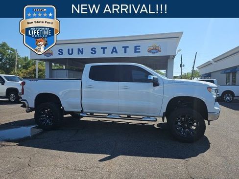 Used 2024 Chevrolet Silverado 1500 LT image 1