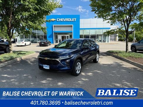 Used 2024 Chevrolet Trax LS w/ Driver Confidence Package FWD image 1