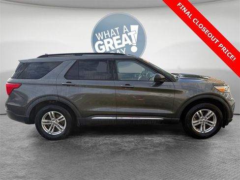 Used 2020 Ford Explorer XLT w/ Equipment Group 202A image 2