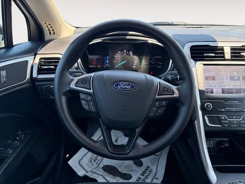 Used 2020 Ford Fusion SE FWD image 12