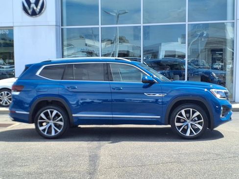 Certified 2025 Volkswagen Atlas SEL Premium R-Line image 8