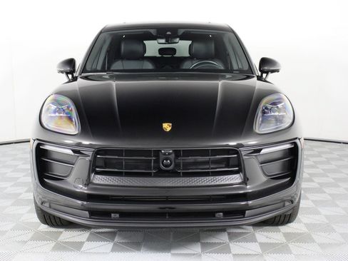 Certified 2023 Porsche Macan AWD/4WD image 10