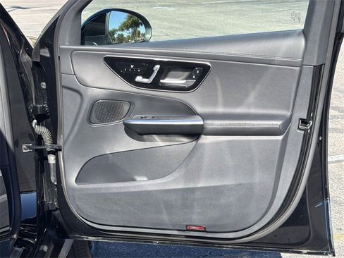 Used 2024 Mercedes-Benz GLC 300 image 27