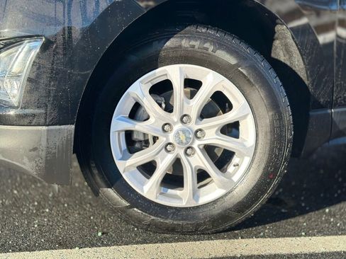 Used 2018 Chevrolet Equinox LT image 2