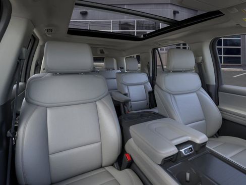 New 2025 Ford Expedition Active image 10