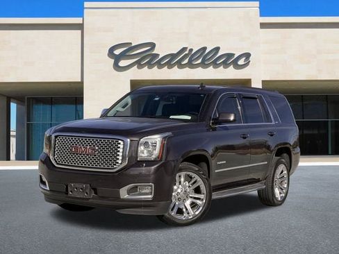 Used 2017 GMC Yukon SLT w/ Premium Edition image 2