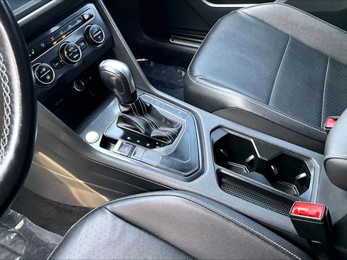 Used 2021 Volkswagen Tiguan SE R-Line image 16