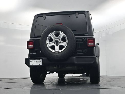 Used 2018 Jeep Wrangler Unlimited Sport S AWD/4WD image 40