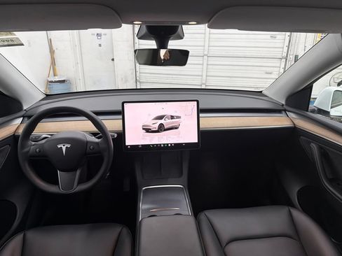 Used 2022 Tesla Model Y Long Range AWD/4WD image 25