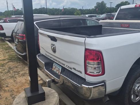 Used 2022 RAM 3500 Tradesman w/ Chrome Appearance Group AWD/4WD image 4