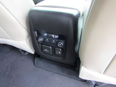 Used 2021 Buick Enclave Essence w/ Sport Touring Edition FWD image 39