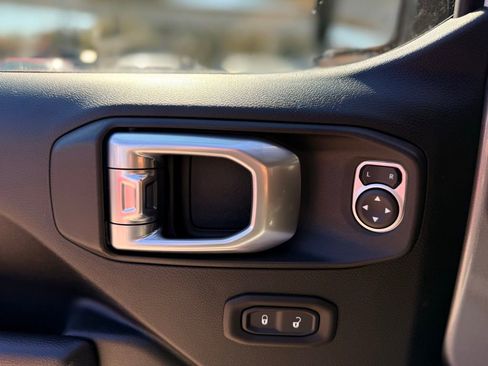 Used 2018 Jeep Wrangler Unlimited Sport S image 18