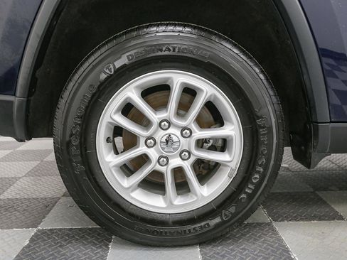 Used 2018 Jeep Grand Cherokee Laredo image 16