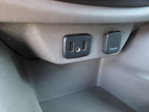 Used 2018 Chevrolet Traverse LT image 9