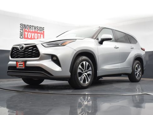 Used 2022 Toyota Highlander XLE image 35