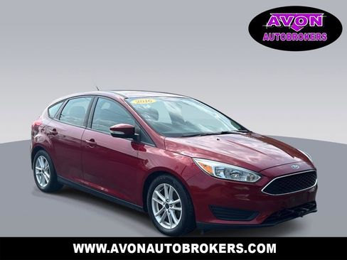 Used 2016 Ford Focus SE w/ SE Power Seat Package image 1