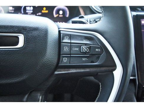 Used 2023 Jeep Grand Cherokee L Limited image 19