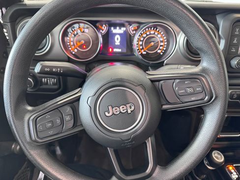 Used 2021 Jeep Gladiator Sport image 12