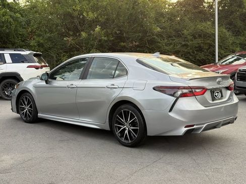 Used 2022 Toyota Camry SE FWD image 5