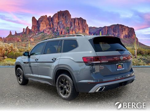 New 2026 Volkswagen Atlas Peak Edition AWD/4WD image 4