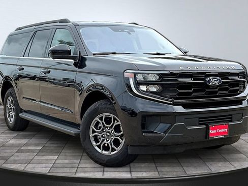 Used 2025 Ford Expedition Max Active RWD image 4