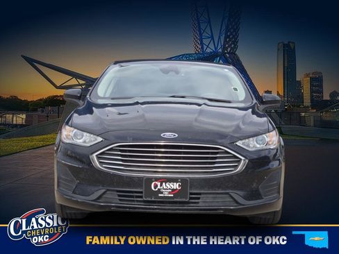 Used 2020 Ford Fusion SE image 2