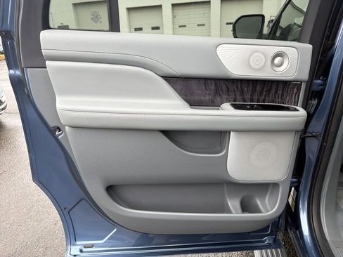 Used 2020 Lincoln Navigator L Reserve w/ Luxury Package image 12