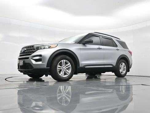 Used 2024 Ford Explorer XLT image 47