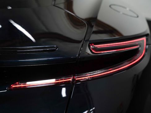 Used 2018 Aston Martin DB11 V12 image 20