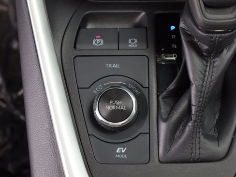 Used 2022 Toyota RAV4 XLE w/ Convenience Package AWD/4WD image 23