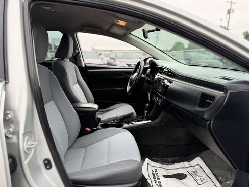 Used 2015 Toyota Corolla LE FWD image 38