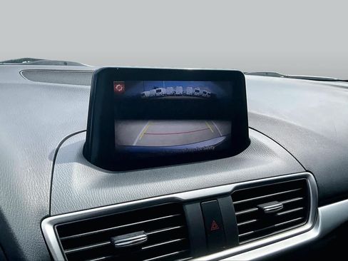 Used 2018 MAZDA MAZDA3 Touring FWD image 22