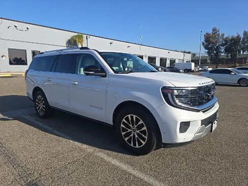 Used 2025 Ford Expedition Max Platinum AWD/4WD image 3