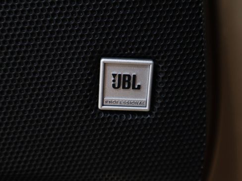 Used 2022 Ferrari SF90 Spider image 26