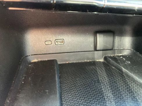 Used 2024 Chevrolet Traverse Z71 AWD/4WD image 16
