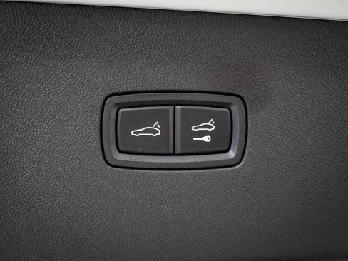 Certified 2023 Porsche Cayenne Platinum Edition image 21