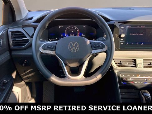 Certified 2025 Volkswagen Taos SE image 5