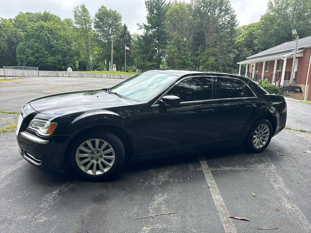 Used 2013 Chrysler 300 RWD image 5